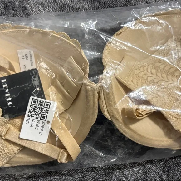 Lace Padded Bra in Beige - Picture 2 of 2